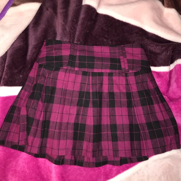 VINTAGE MAGENTA SOFT THICK WARM WINTER PLAID PLEATED SKIRT MONSTER HIGH - Picture 1 of 6